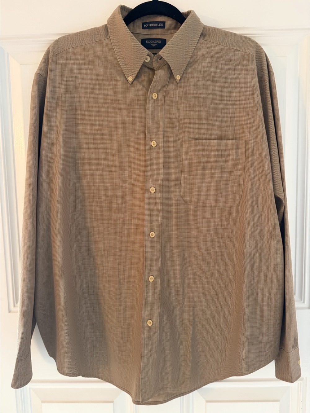 Dockers Men's Large No Wrinkles Button-Down Shirt in Light Brown